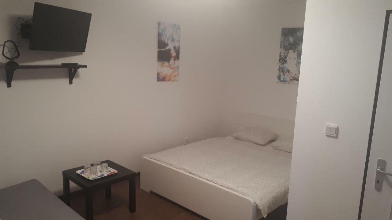 Apartman - Sukromie V Meste Bratislava Exterior foto