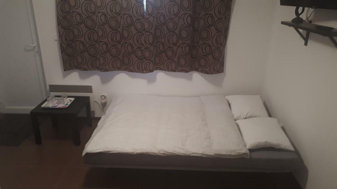 Apartman - Sukromie V Meste Bratislava Exterior foto